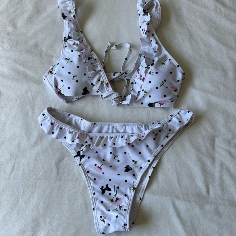 💗5 for $15💗 White Patterned Bikini - Size Small